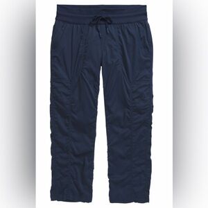 The North Face Aphrodite 2.0 Size M Women's Blue Drawstring Capri Pants NEW